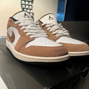 Mens Jordan 1 Tan and White